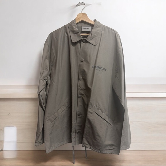 FOG Fear of God Essentials Oversized Coaches Jacket in Taupe Men’s Large - Picture 5 of 11